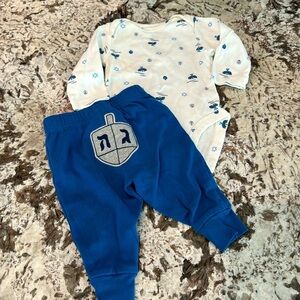 Carter’s 3 M NWOT happy Hanukkah outfit